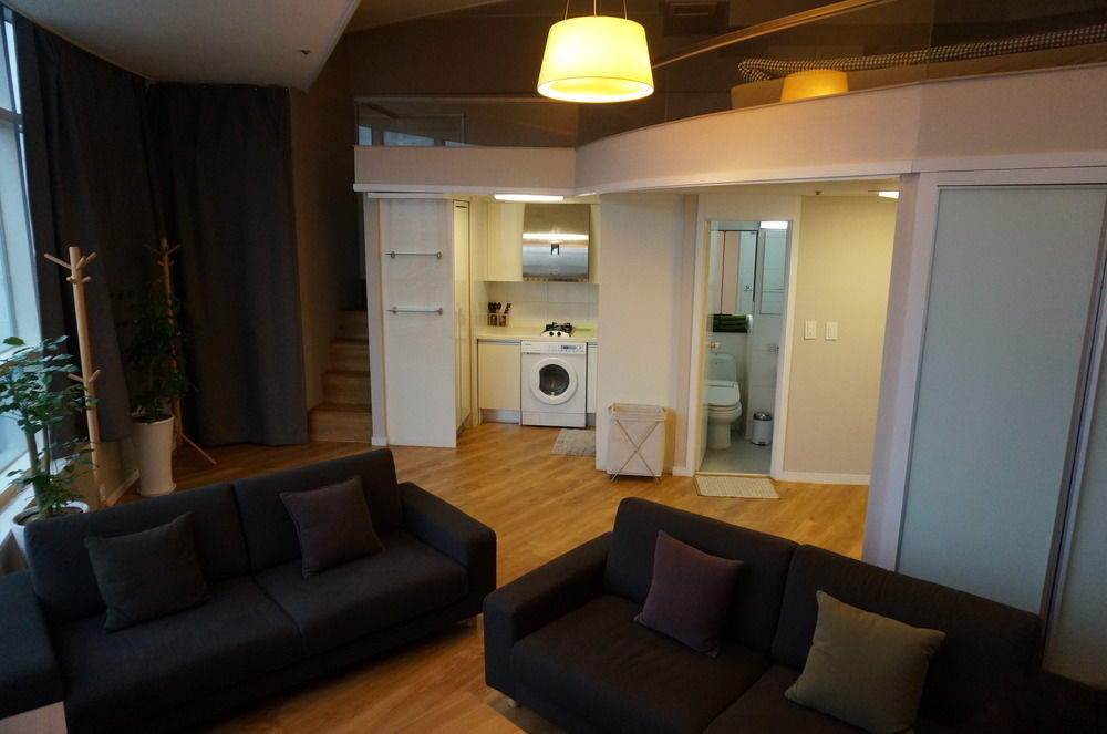 Serviced Station Apartment *